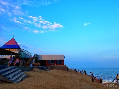 漫步在廈門環(huán)島路的沙灘上