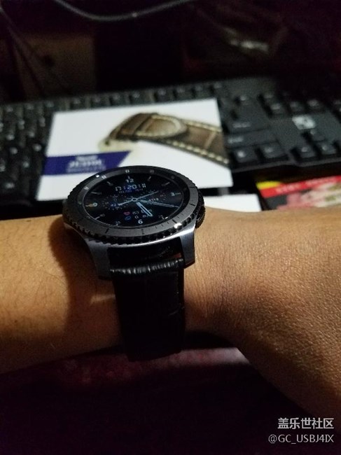 先鋒版一到就換表帶了