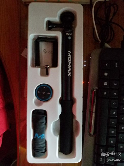 自拍桿和手機(jī)外置鏡頭到了