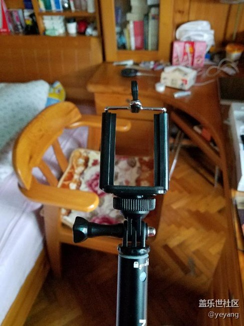 自拍桿和手機(jī)外置鏡頭到了