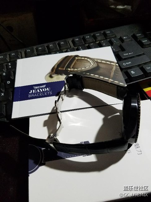 先鋒版一到就換表帶了