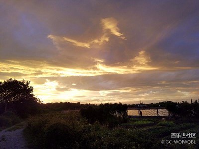 臺(tái)風(fēng)過(guò)后的夕陽(yáng)  來(lái)自佛山某農(nóng)村