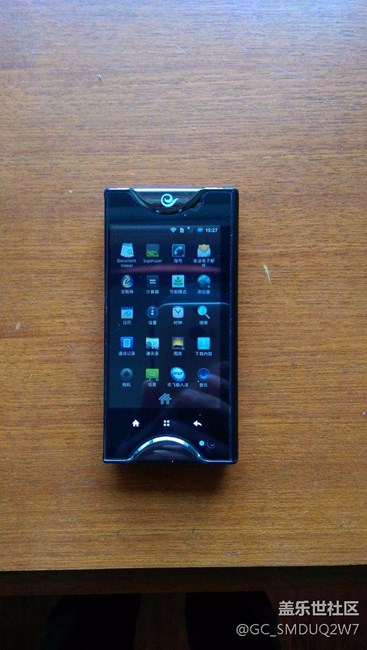 大家來(lái)猜猜我這折疊雙屏手機(jī)是什么牌子