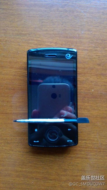 大家來(lái)猜猜我這折疊雙屏手機(jī)是什么牌子