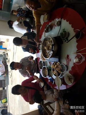 【家就在心中】團(tuán)團(tuán)圓圓吃年飯聊天