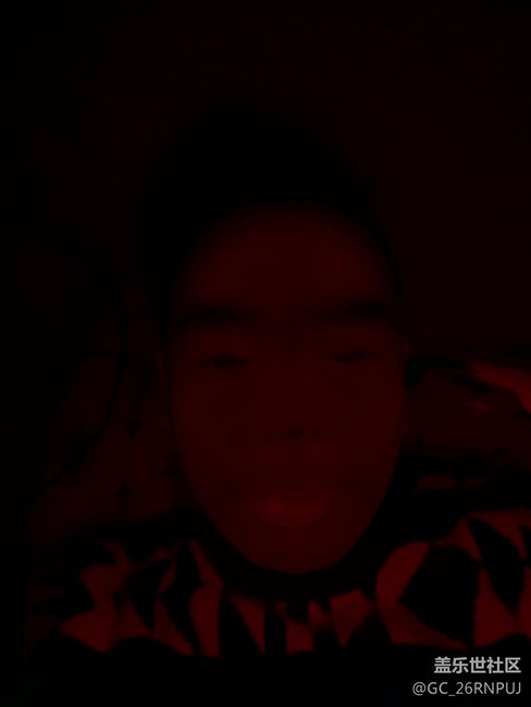 前攝像頭照的照片問了變成紅色的了，與燈光無關(guān)