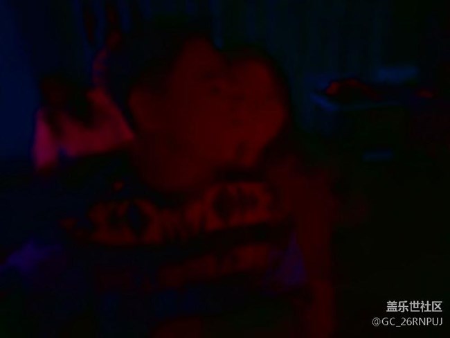 前攝像頭照的照片問了變成紅色的了，與燈光無關(guān)