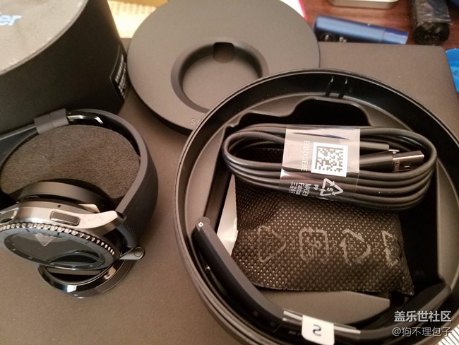跨了個年，Gear S3才從快遞公司拿回來，開箱~~