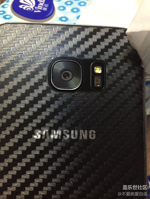 過年回老家一趟，回來發(fā)現(xiàn)攝像頭玻璃裂了一條縫