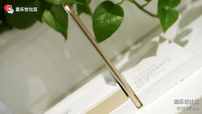 三星蓋樂世 C7 Pro楓葉金圖賞 延續(xù)經(jīng)典完善細(xì)節(jié)配置