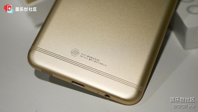 三星蓋樂世 C7 Pro楓葉金圖賞 延續(xù)經(jīng)典完善細(xì)節(jié)配置