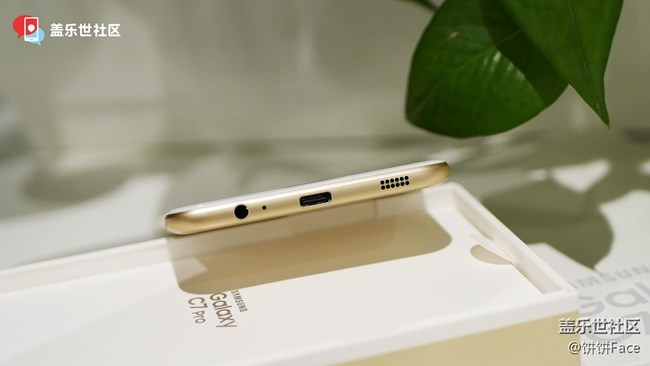 三星蓋樂世 C7 Pro楓葉金圖賞 延續(xù)經(jīng)典完善細(xì)節(jié)配置