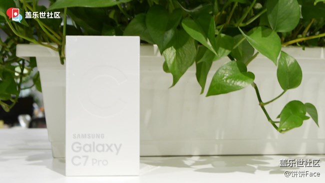 三星蓋樂世 C7 Pro楓葉金圖賞 延續(xù)經(jīng)典完善細(xì)節(jié)配置