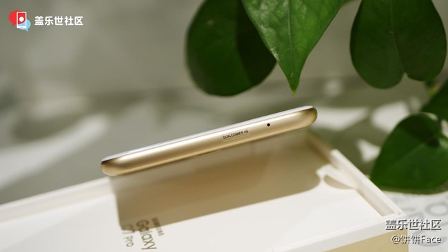 三星蓋樂世 C7 Pro楓葉金圖賞 延續(xù)經(jīng)典完善細(xì)節(jié)配置