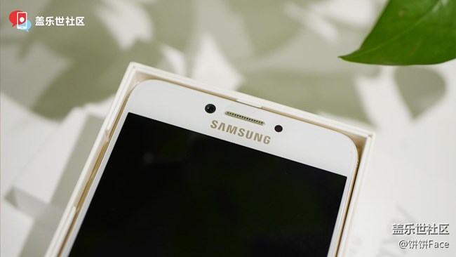 三星蓋樂世 C7 Pro楓葉金圖賞 延續(xù)經(jīng)典完善細(xì)節(jié)配置