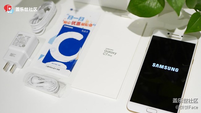 三星蓋樂世 C7 Pro楓葉金圖賞 延續(xù)經(jīng)典完善細(xì)節(jié)配置