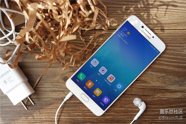 “剛剛好”之余的意外驚喜 三星C7 Pro上手輕體驗(yàn) “剛剛好”之余的意外驚喜 三星C7 Pro上手輕體驗(yàn)