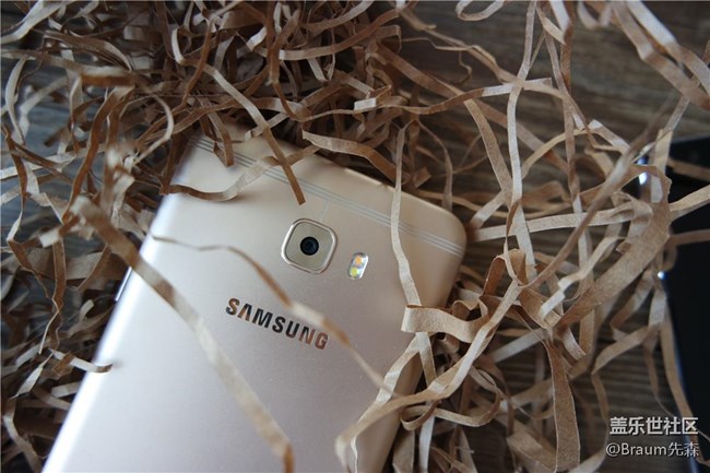 “剛剛好”之余的意外驚喜 三星C7 Pro上手輕體驗(yàn) “剛剛好”之余的意外驚喜 三星C7 Pro上手輕體驗(yàn)