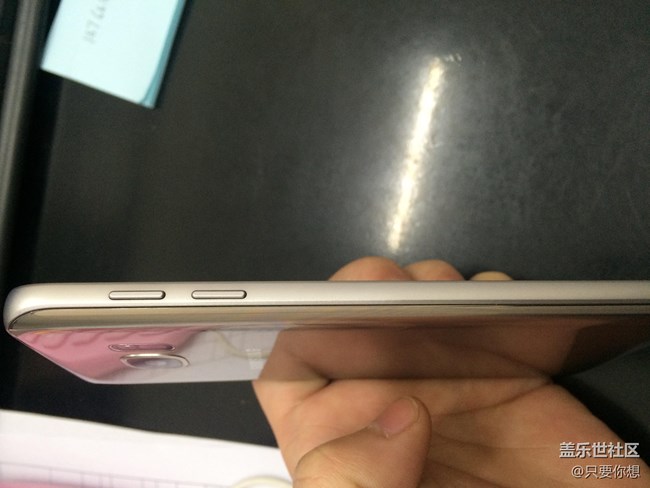 從上市就買到手的S7，1年不到后蓋電池就開始鼓起來