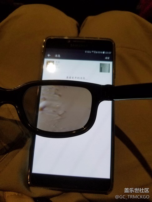 3D眼鏡下的手機(jī)屏幕