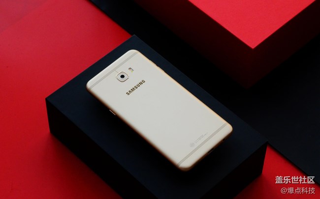 當(dāng)國產(chǎn)手機(jī)品牌都在談加價時，三星C7 Pro卻玩起了走心