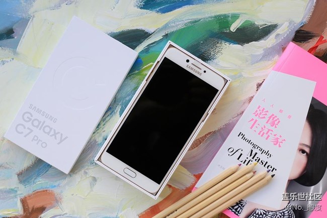 纖薄時(shí)尚，顏值擔(dān)當(dāng)：三星C7 Pro開(kāi)箱圖賞