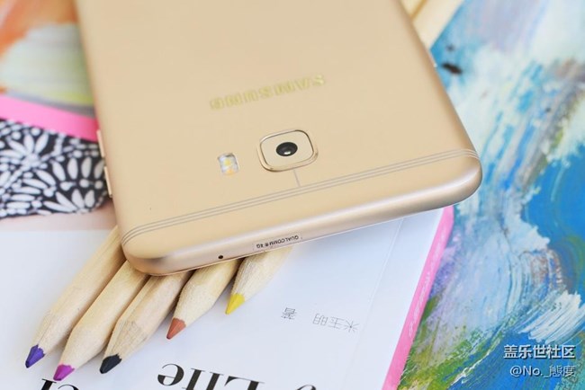 纖薄時(shí)尚，顏值擔(dān)當(dāng)：三星C7 Pro開(kāi)箱圖賞