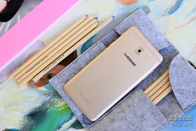 纖薄時(shí)尚，顏值擔(dān)當(dāng)：三星C7 Pro開(kāi)箱圖賞