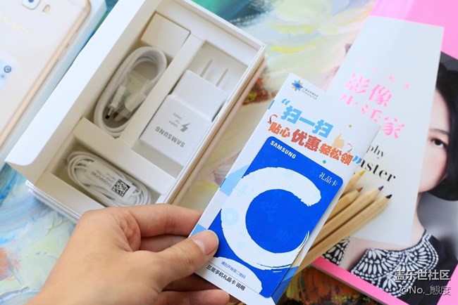 纖薄時(shí)尚，顏值擔(dān)當(dāng)：三星C7 Pro開(kāi)箱圖賞