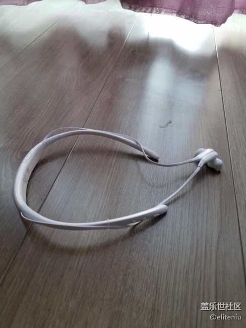 白色的level u看上去一般般