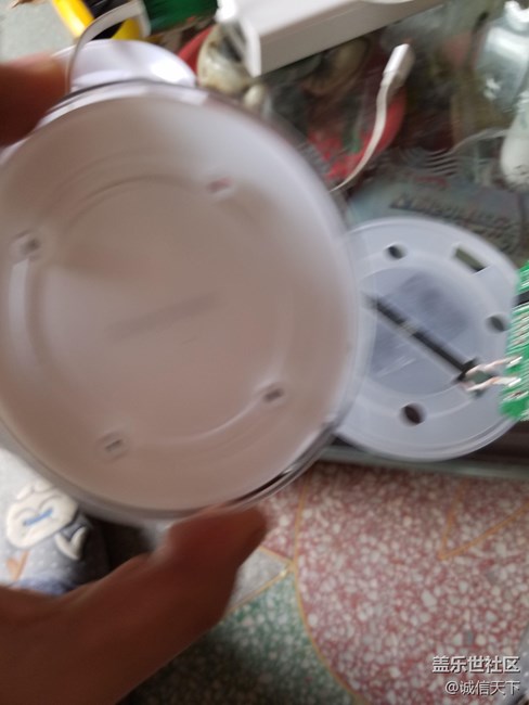 看看三星的無(wú)線充電器