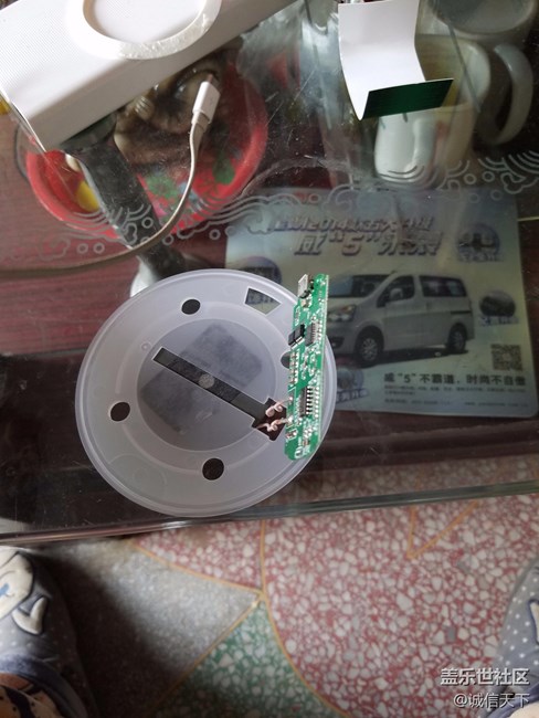 看看三星的無(wú)線充電器