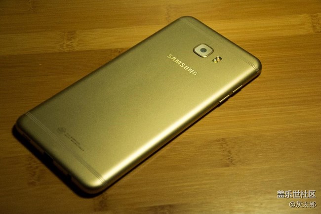 中端機的價格旗艦機的配置 C7Pro，厲害了word三星