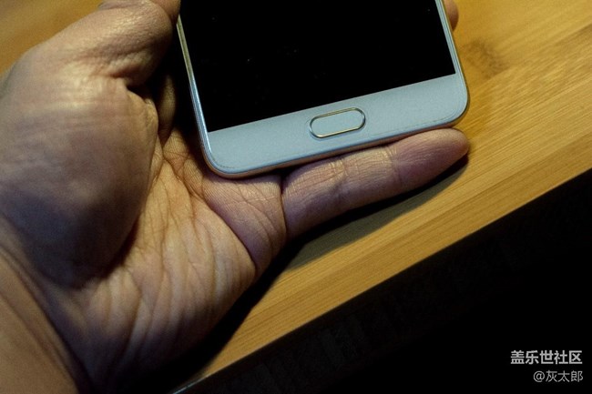 中端機的價格旗艦機的配置 C7Pro，厲害了word三星