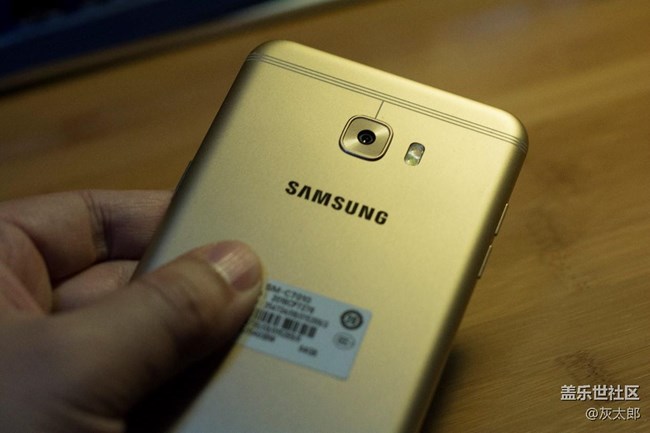 中端機的價格旗艦機的配置 C7Pro，厲害了word三星