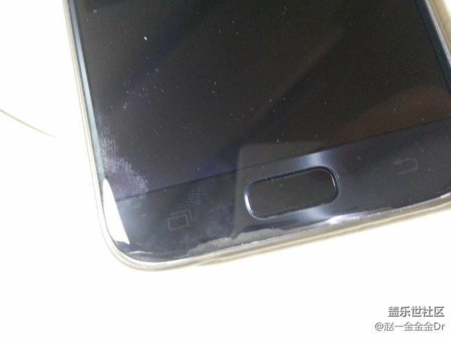 求助，屏幕下面有銀色痕跡