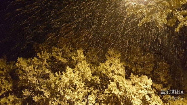 昨天晚上開(kāi)始下雪了