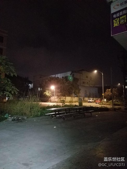 三星坑爹！拍個(gè)照片出現(xiàn)綠色小點(diǎn)什么意思？求解