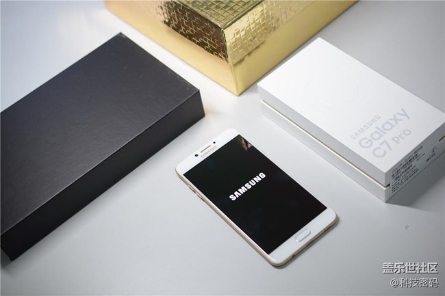 表現(xiàn)全面售價親民，看三星Galaxy C7 Pro體驗評測