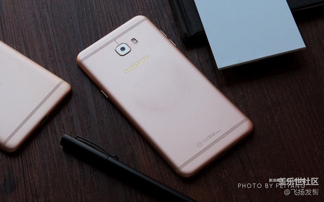 中端輕奢利器，三星Galaxy C7 Pro「圖賞」