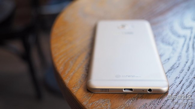 三星Galaxy C7 Pro上手評，準日常機