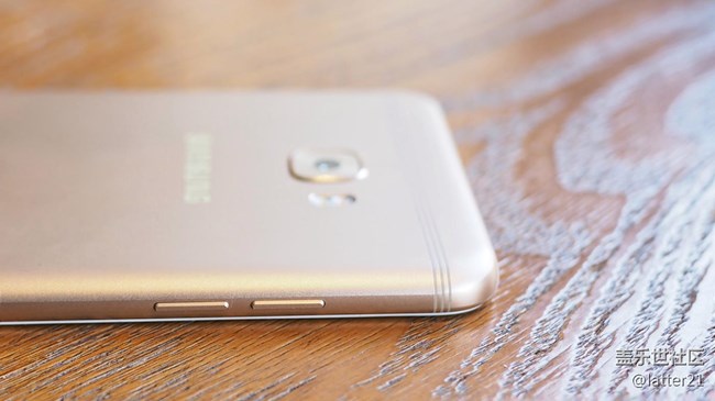 三星Galaxy C7 Pro上手評，準日常機