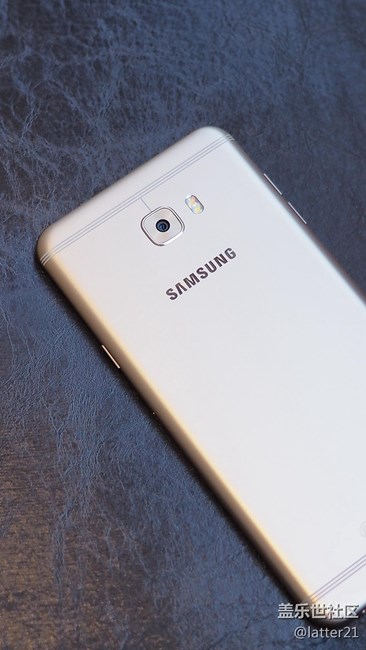 三星Galaxy C7 Pro上手評，準日常機