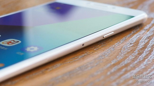 三星Galaxy C7 Pro上手評，準日常機