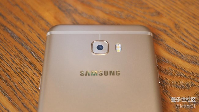 三星Galaxy C7 Pro上手評，準日常機