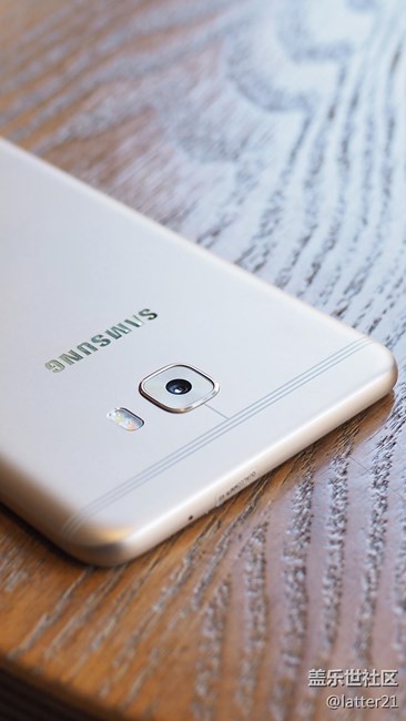 三星Galaxy C7 Pro上手評，準日常機