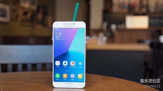 三星Galaxy C7 Pro上手評，準日常機