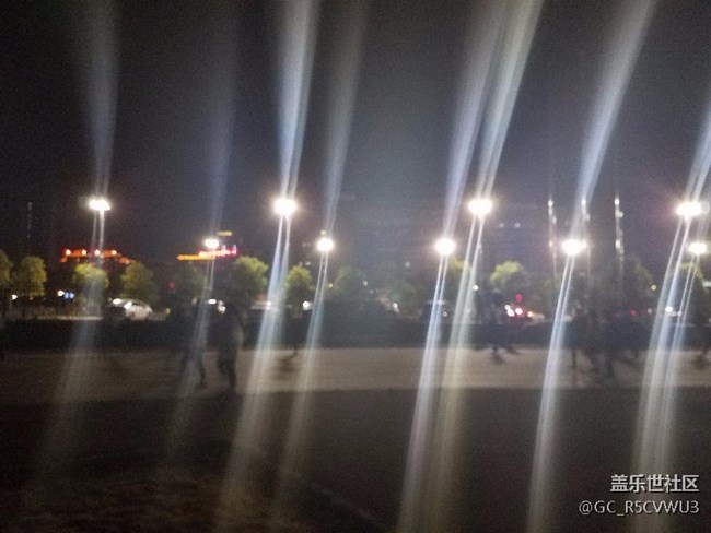 兄弟們幫忙看看是不是京東給我發(fā)的貨有問(wèn)題啊？