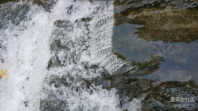 鄉(xiāng)間小溪