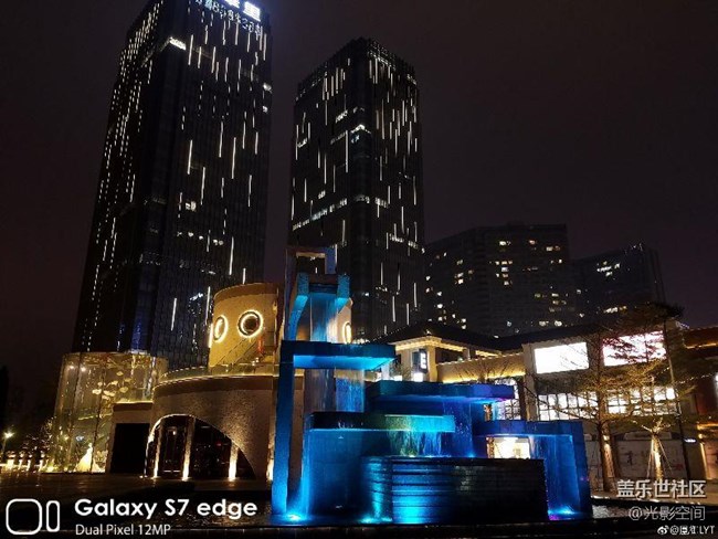 建議自帶相機能有添加裝逼水印功能?。?！